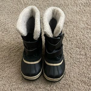 Sorel snowboots for boy or girl.